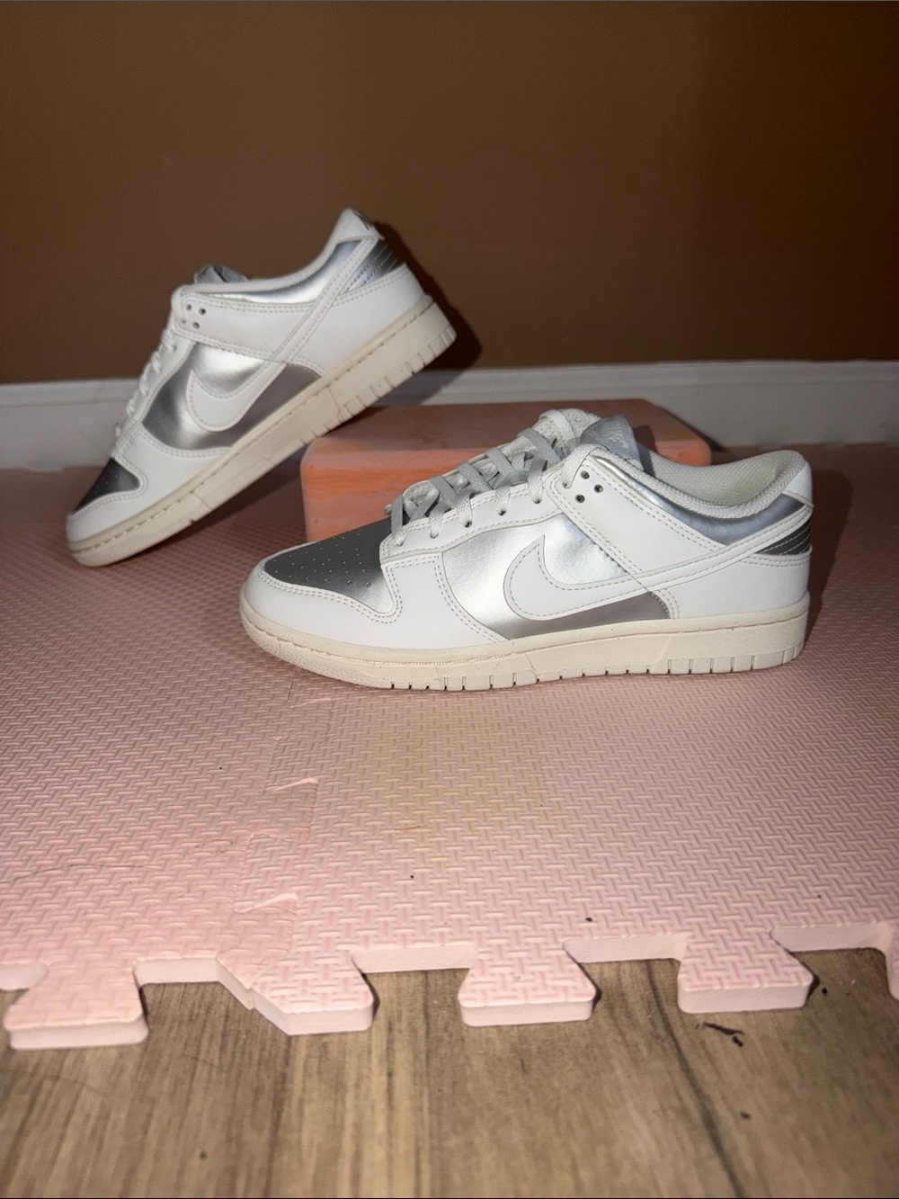 Nike Women’s Low Dunks White and Silver Metallic (Size: Women's 7.5)